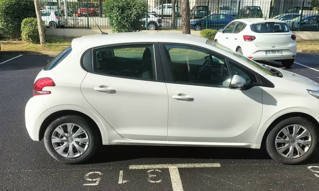 Peugeot 208 — photo 7