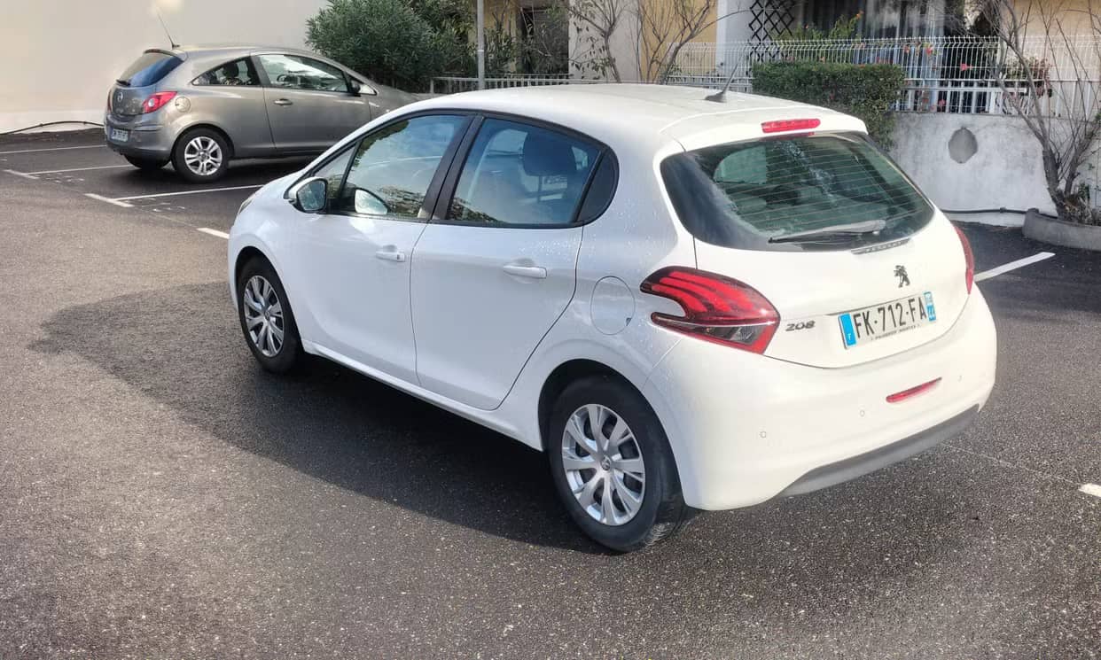 Peugeot 208 — photo 8