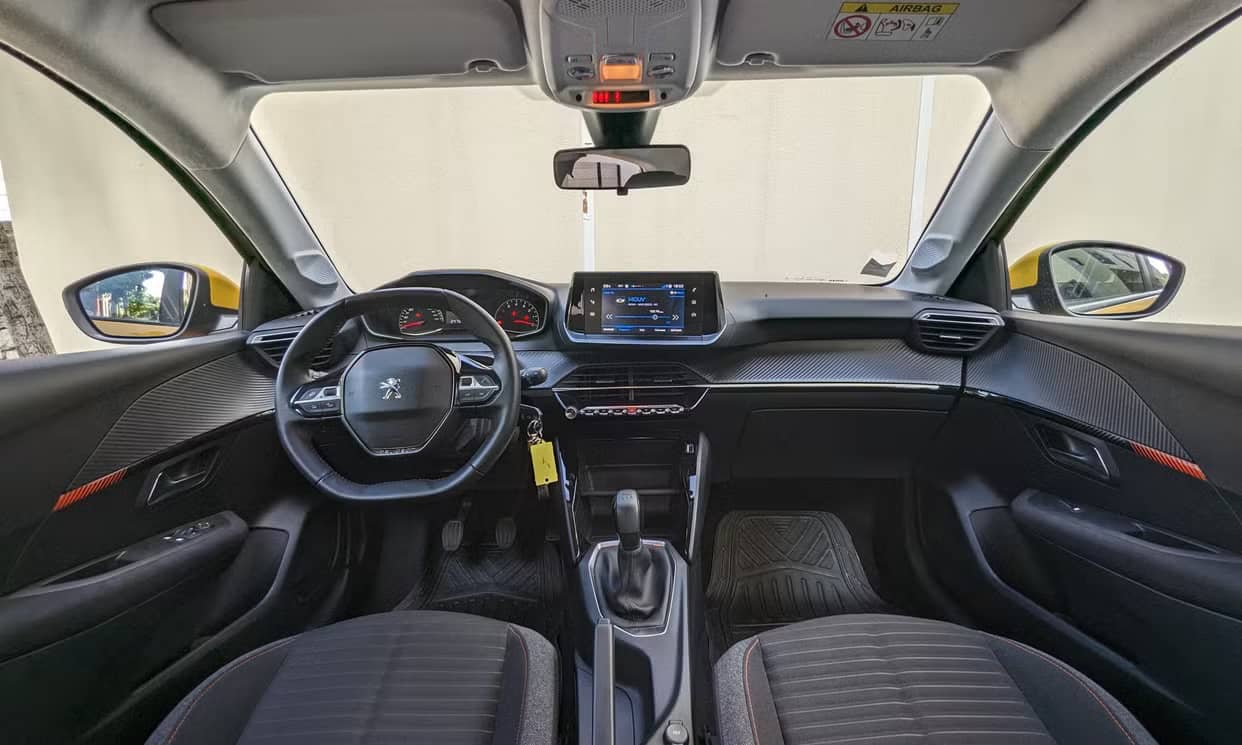 Peugeot 208 — photo 4