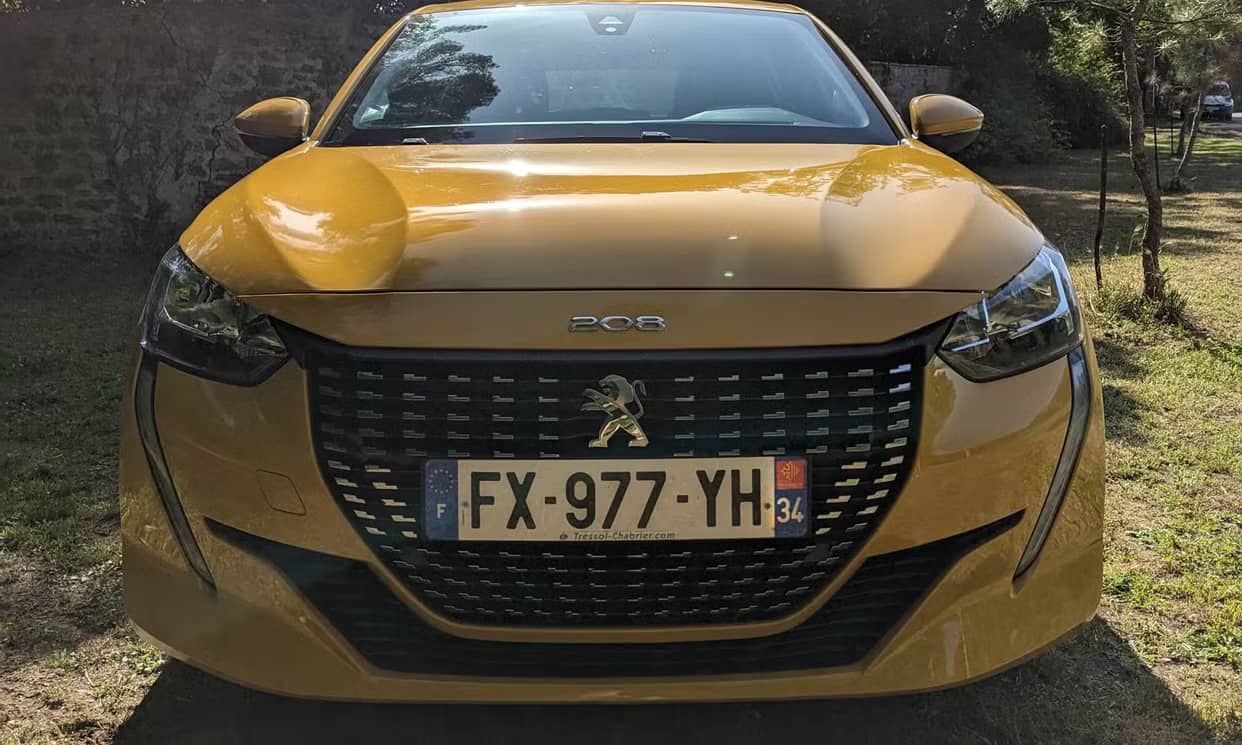 Peugeot 208 — photo 3