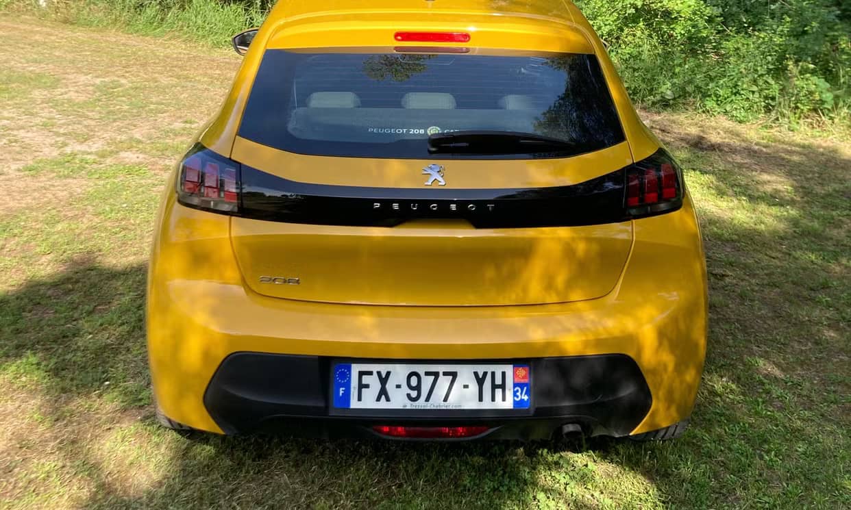 Peugeot 208 — photo 2