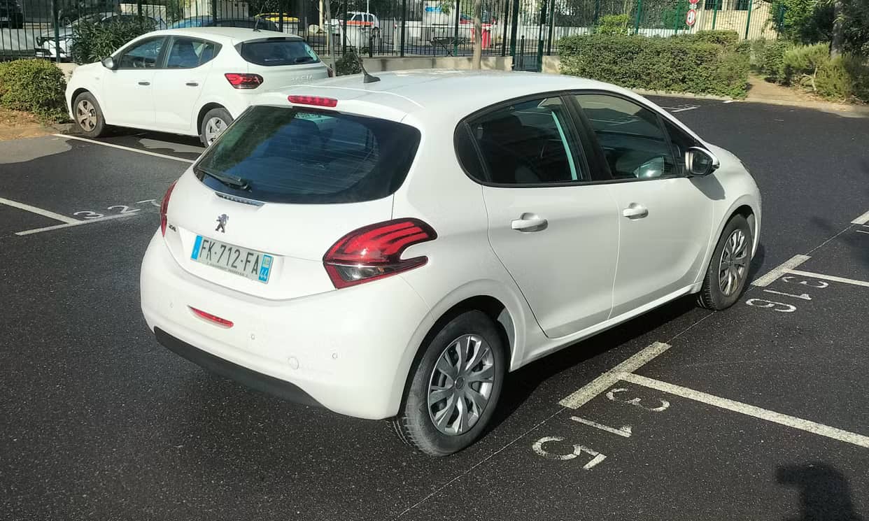 Peugeot 208 — photo 6
