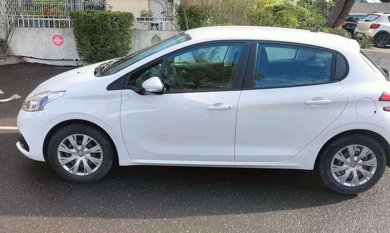 Peugeot 208 — photo 4