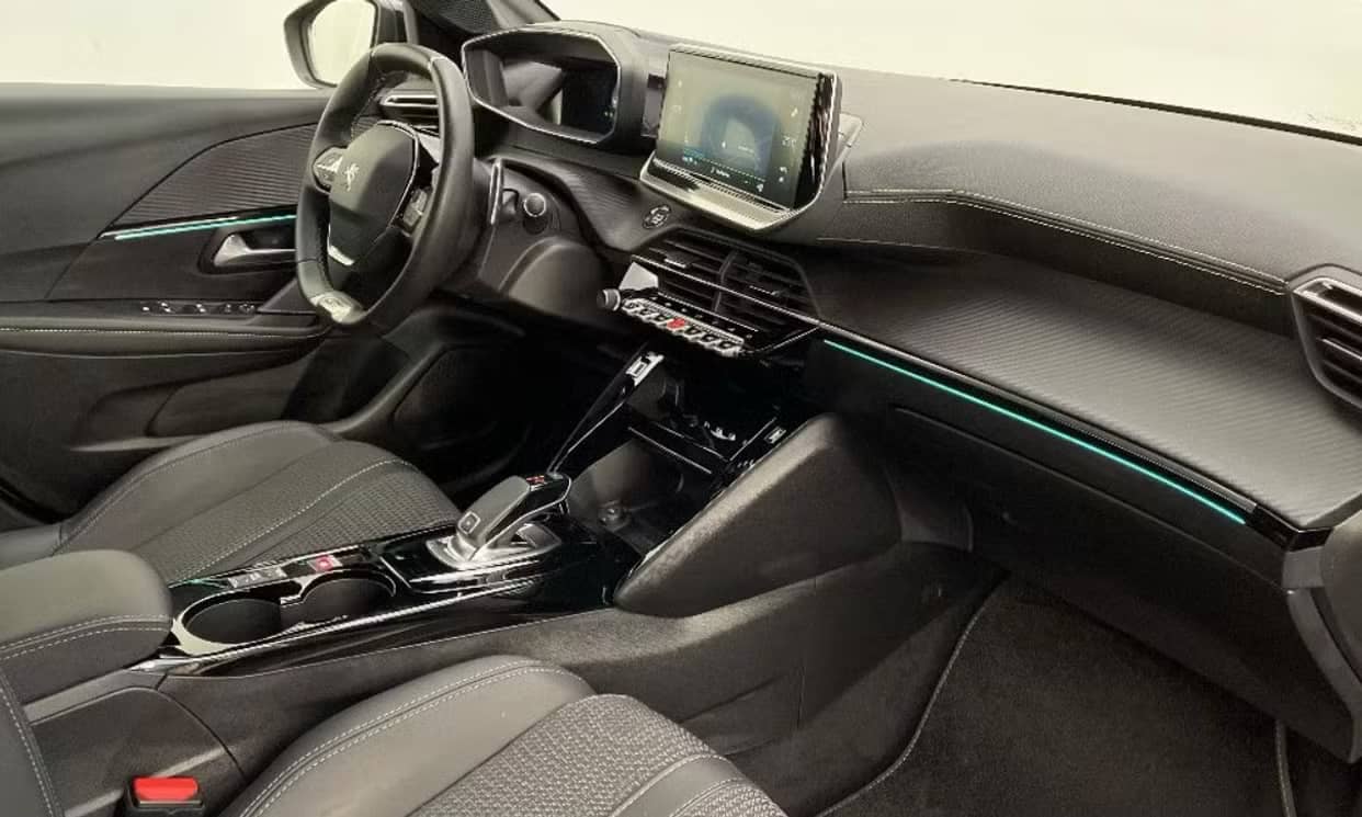 Peugeot 208 — photo 13