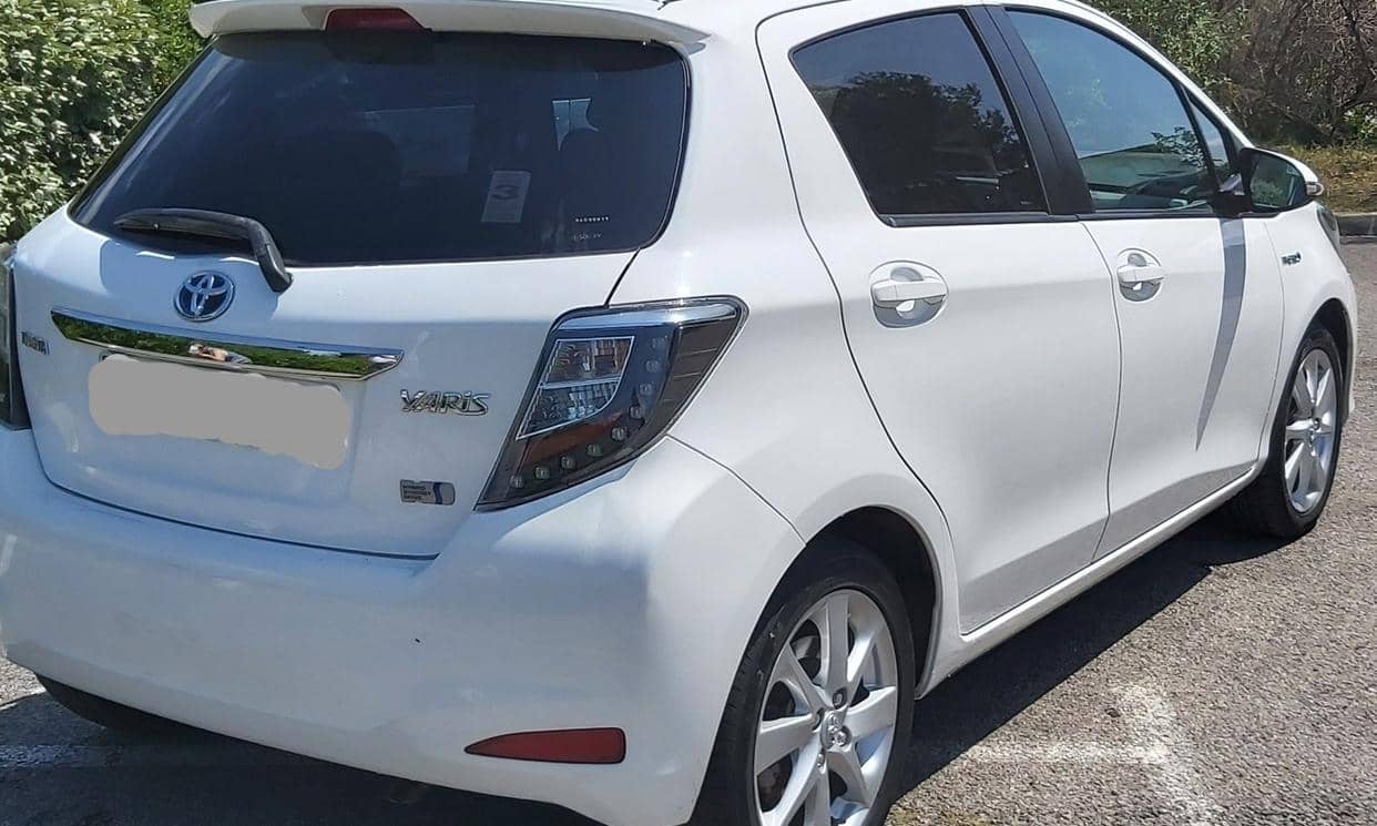 Toyota YARIS HYBRIDE — photo 2
