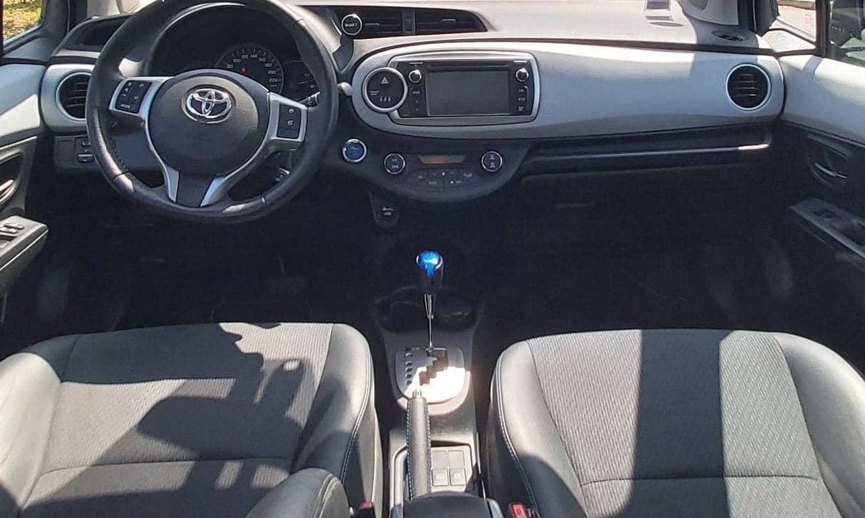 Toyota YARIS HYBRIDE — photo 4