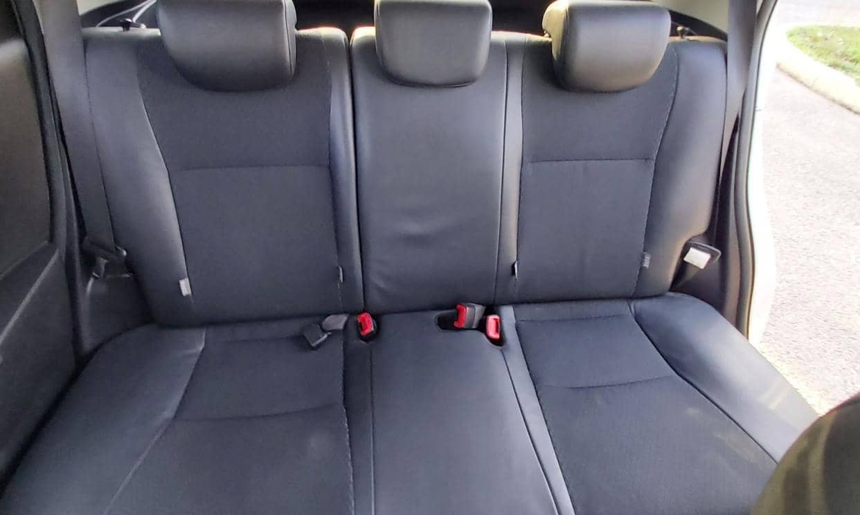 Toyota YARIS HYBRIDE — photo 10