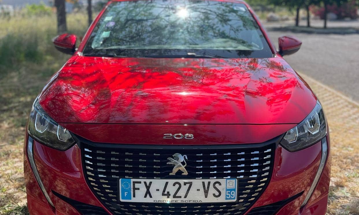 Peugeot 208 — photo 2