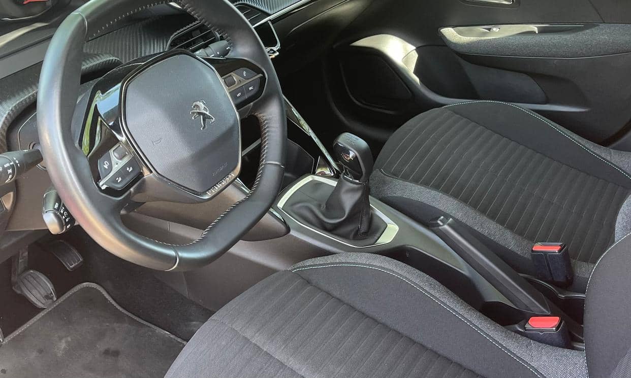 Peugeot 208 — photo 8