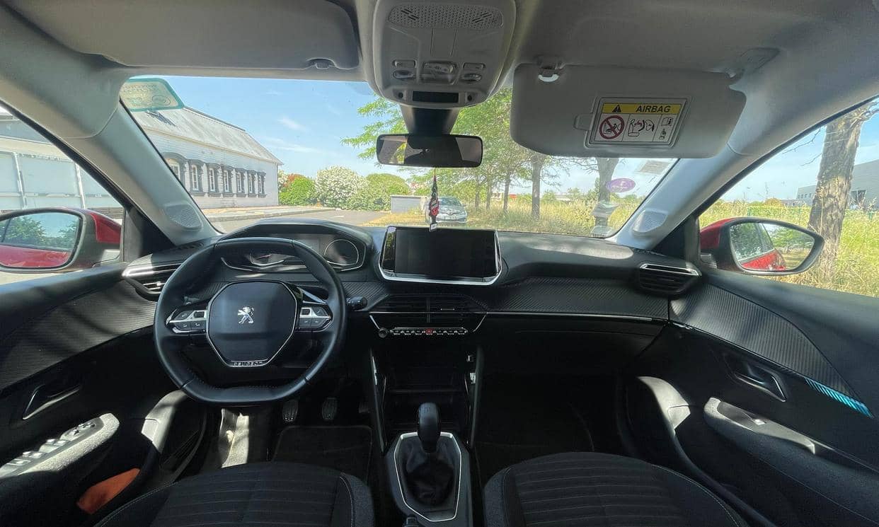Peugeot 208 — photo 11