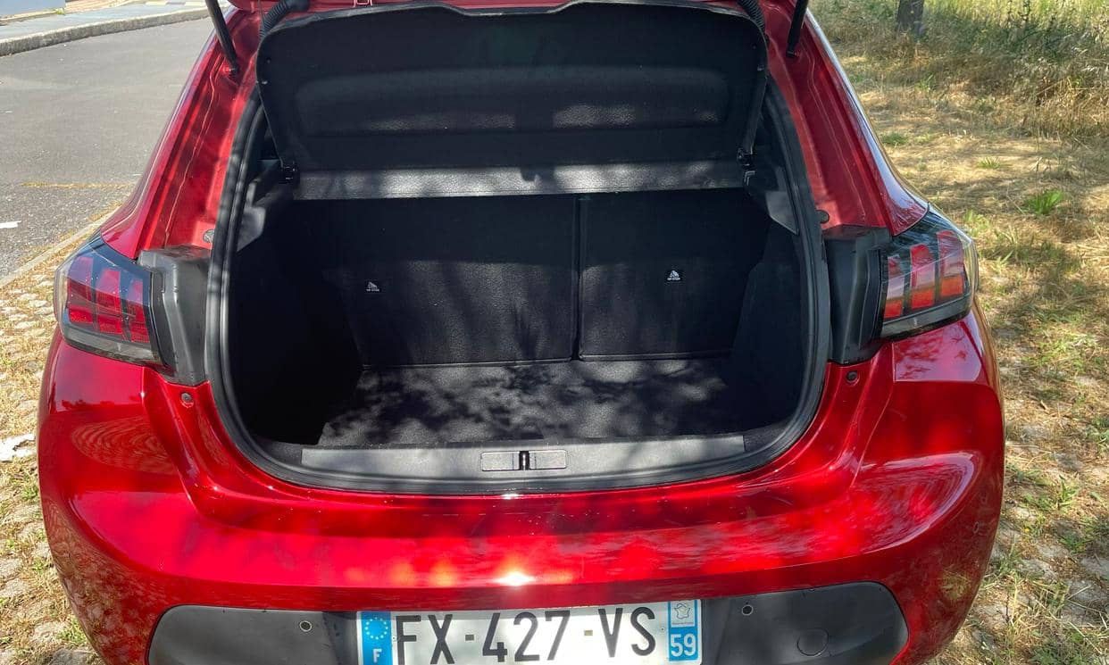 Peugeot 208 — photo 10