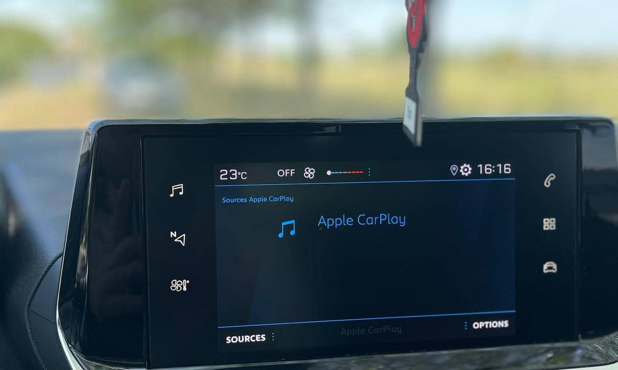 Peugeot 208 — photo 13