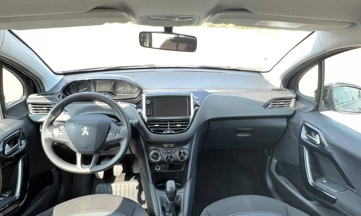 Peugeot 208 — photo 2