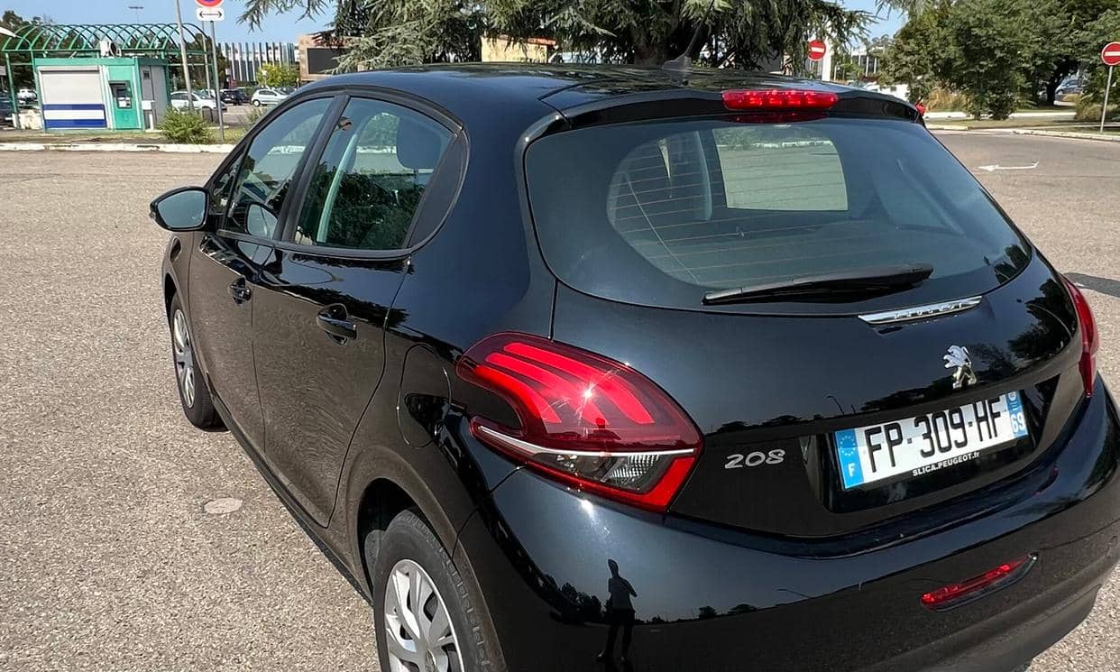 Peugeot 208 — photo 3