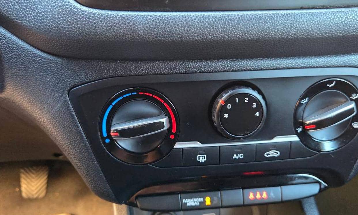 Hyundai i20 — photo 8