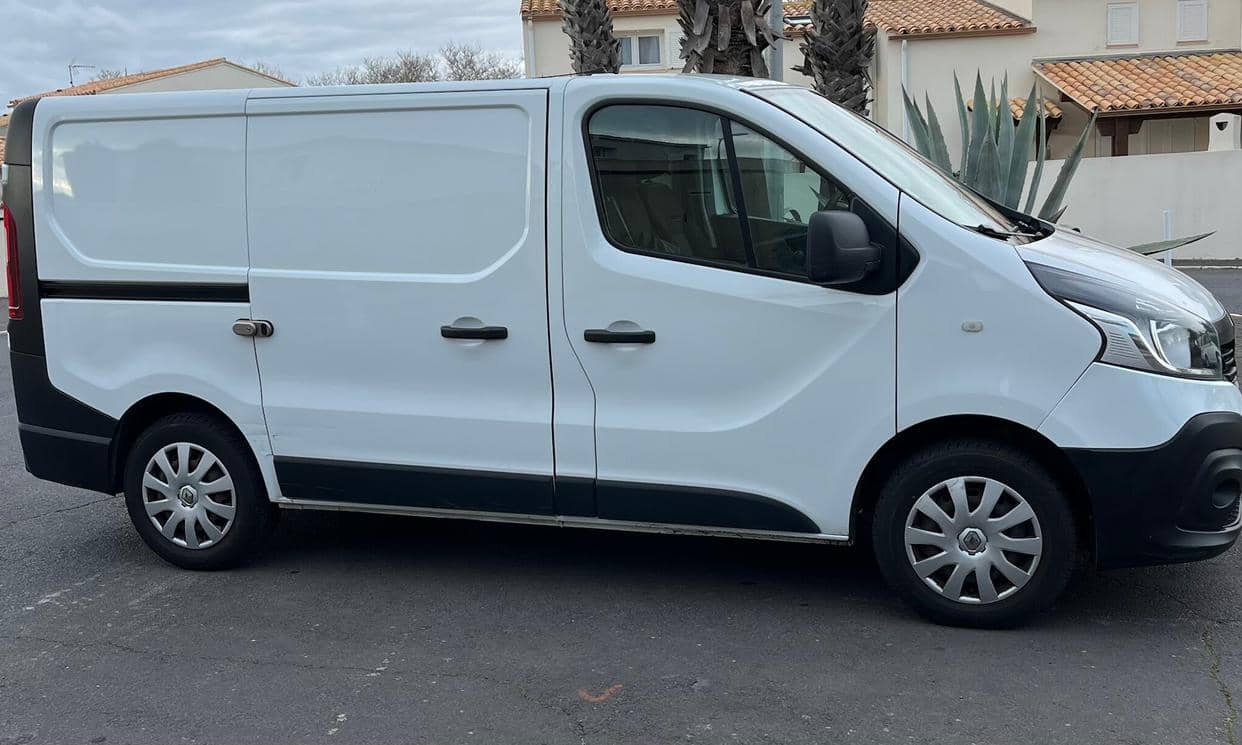 Renault TRAFIC III — photo 2