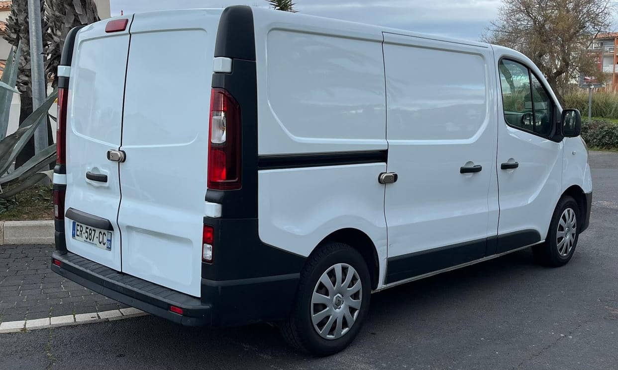 Renault TRAFIC III — photo 3