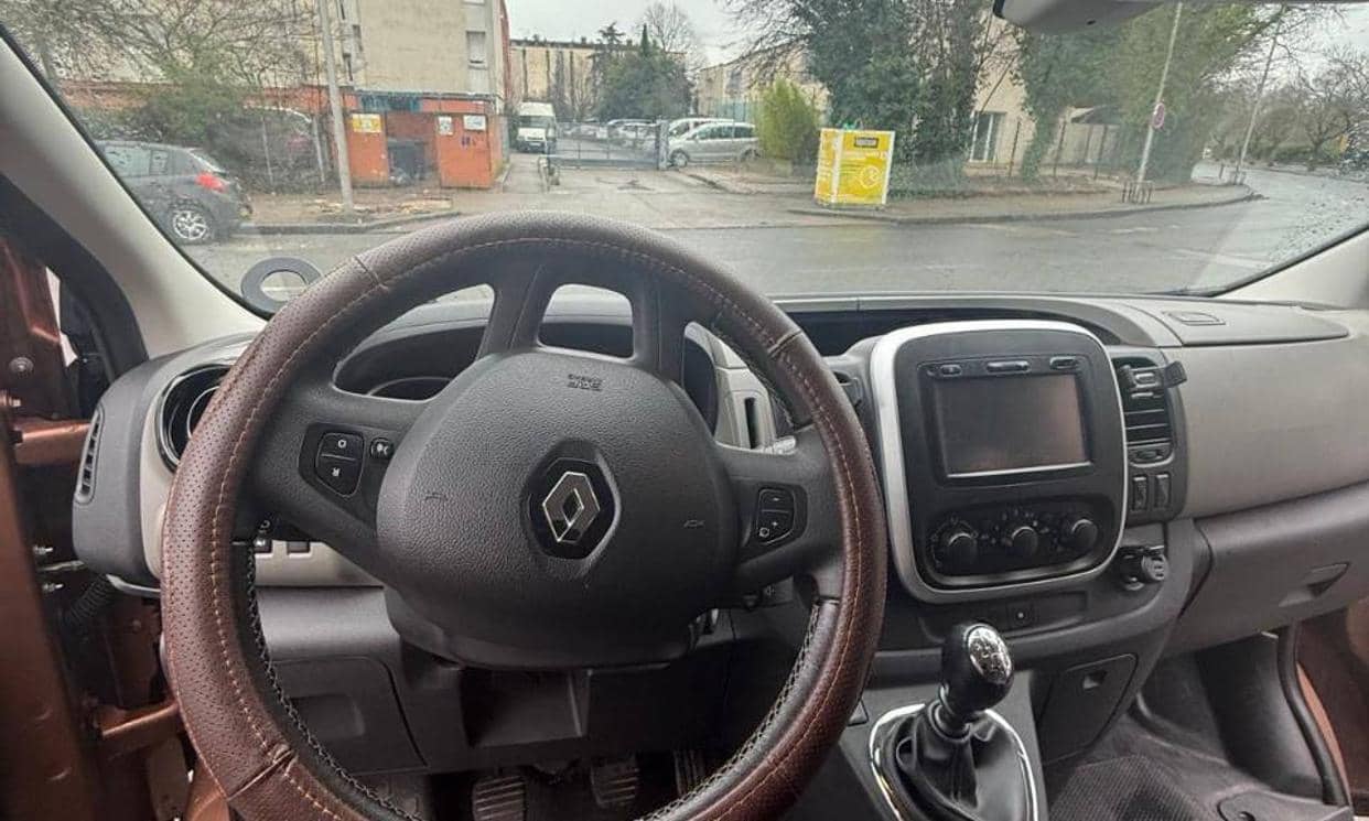 Renault TRAFIC III — photo 11