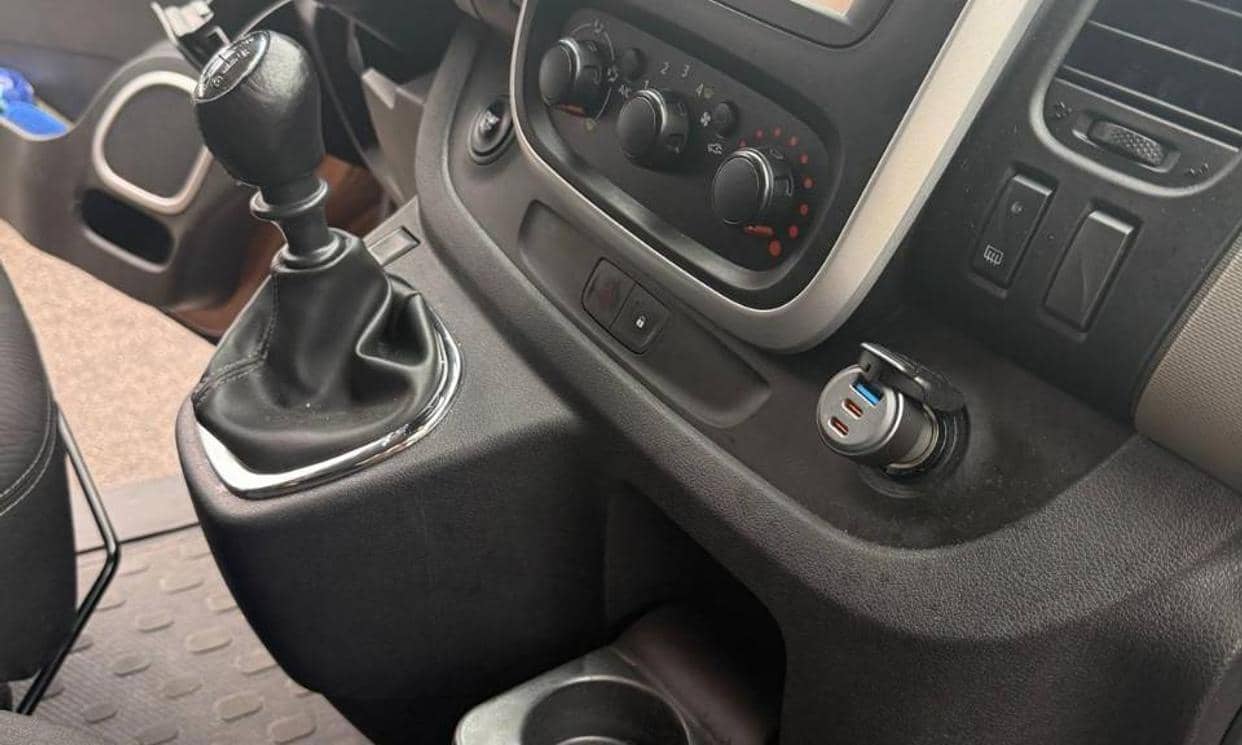 Renault TRAFIC III — photo 15