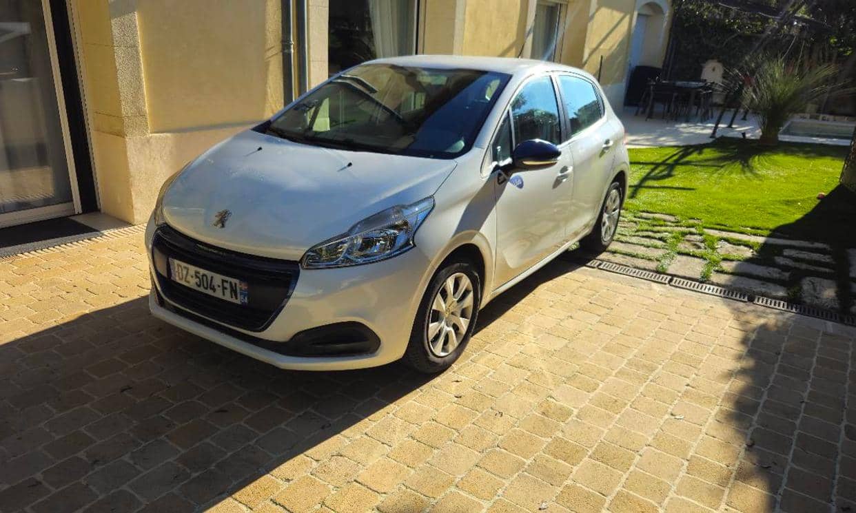 Peugeot 208 — photo 2