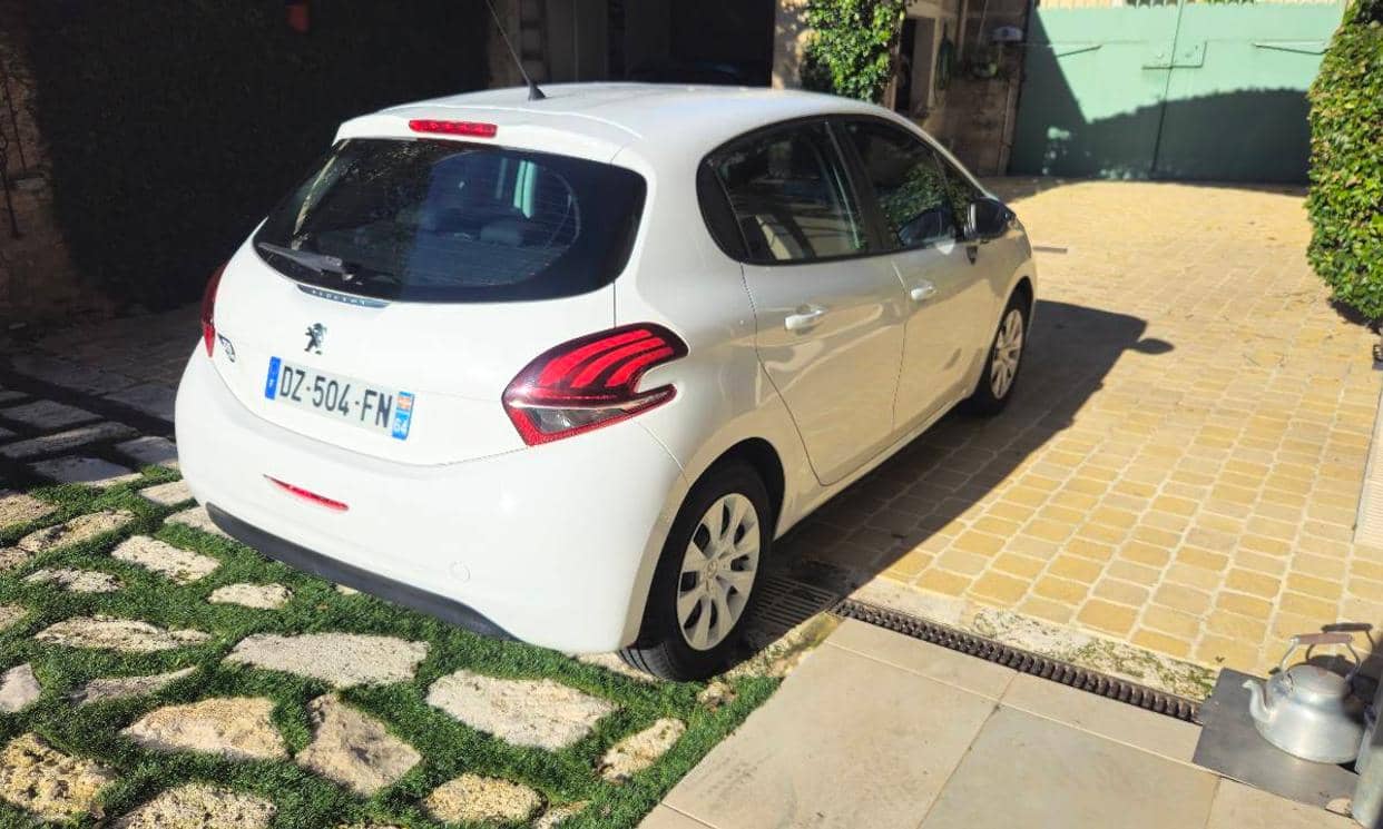 Peugeot 208 — photo 3
