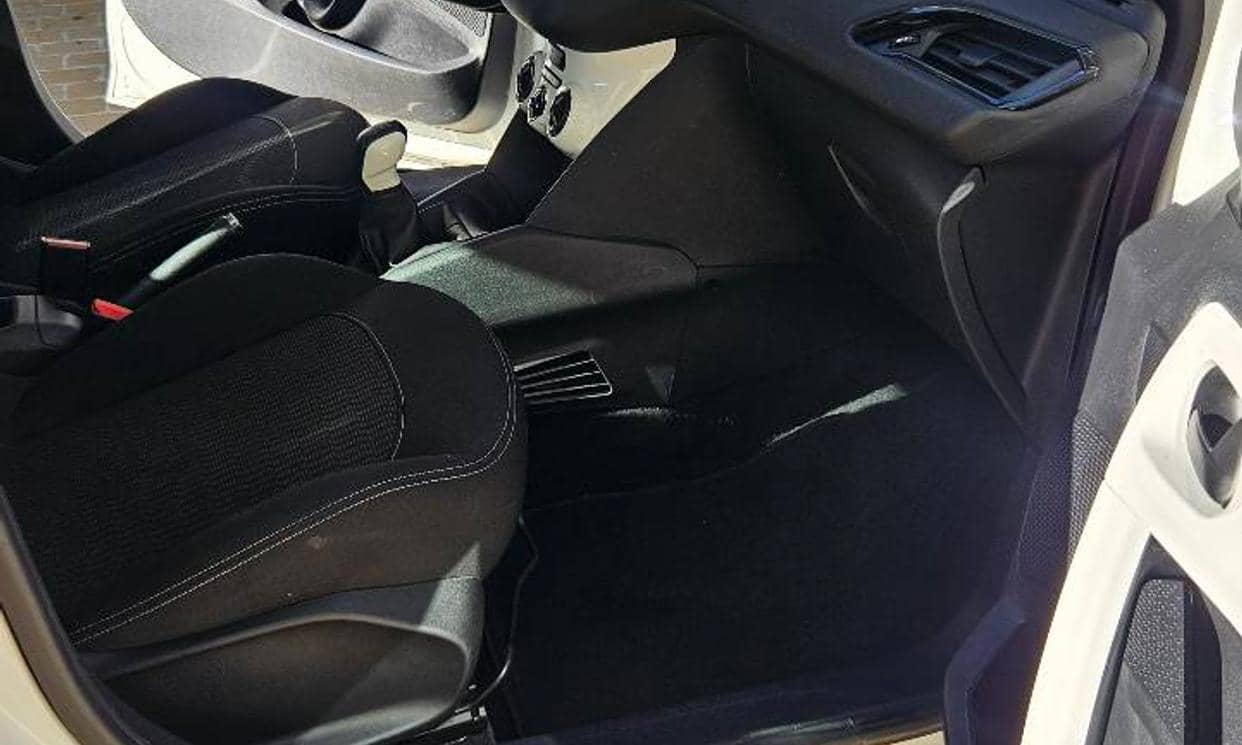 Peugeot 208 — photo 8