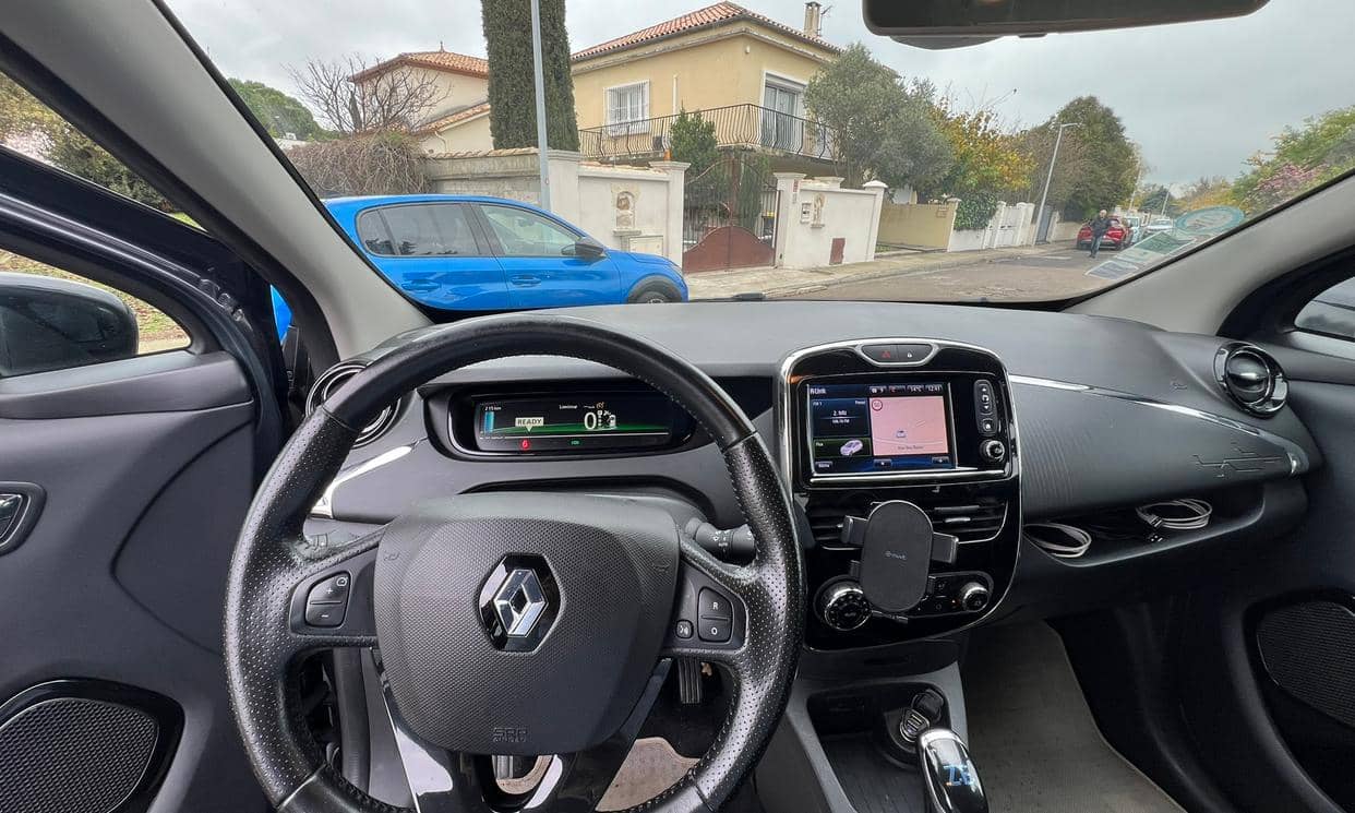 Renault ZOE — photo 8