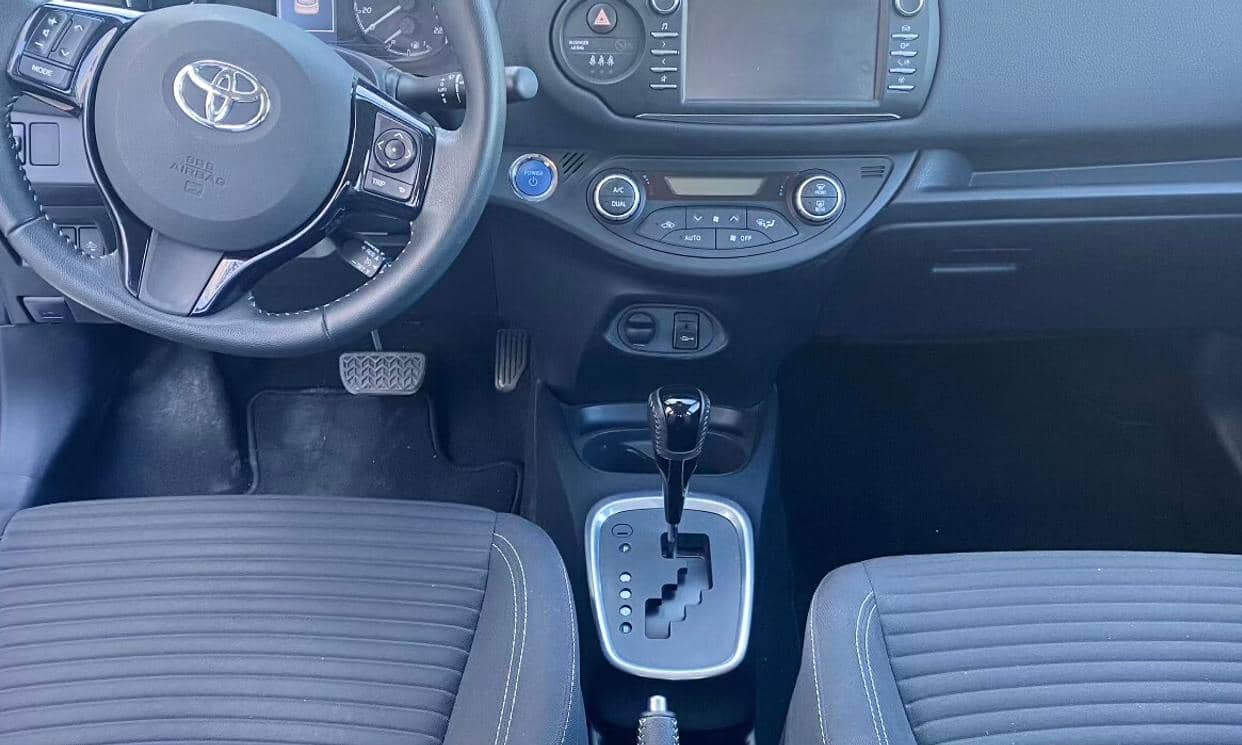 Toyota YARIS — photo 3