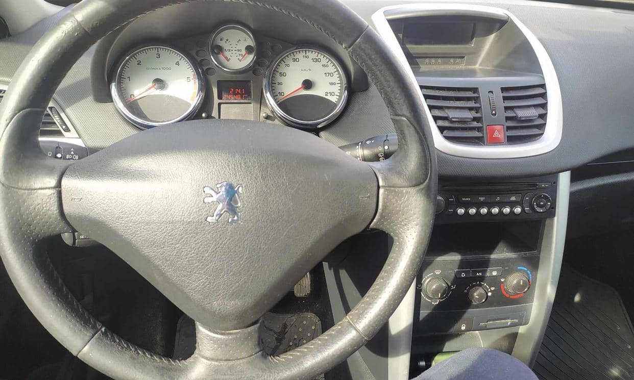 Peugeot 207 — photo 9