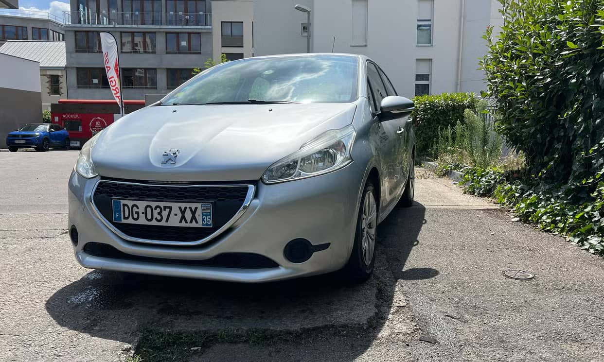 Peugeot 208 — photo 3
