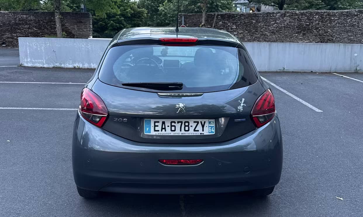 Peugeot 208 — photo 3