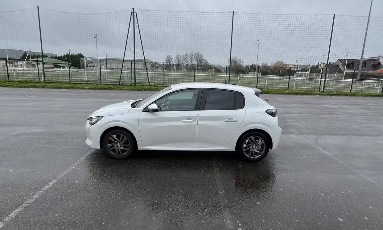Peugeot 208 — photo 12