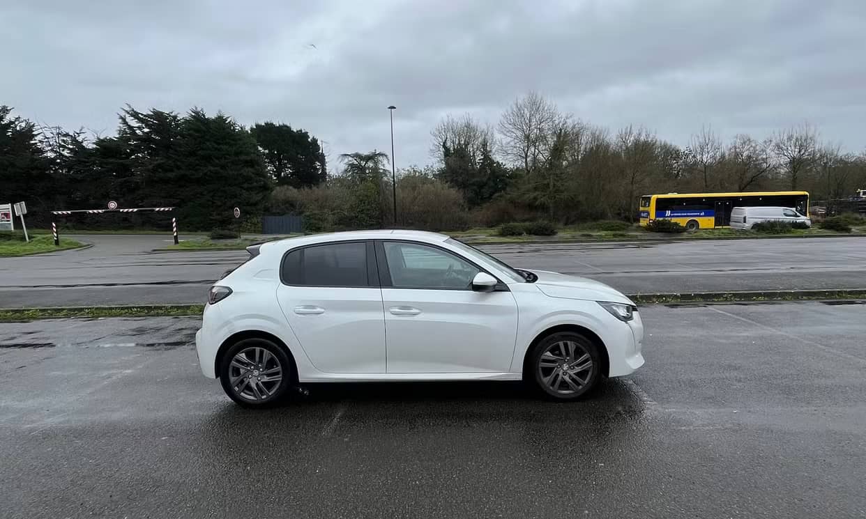 Peugeot 208 — photo 14