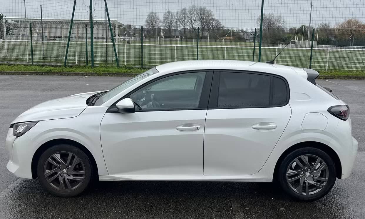 Peugeot 208 — photo 13