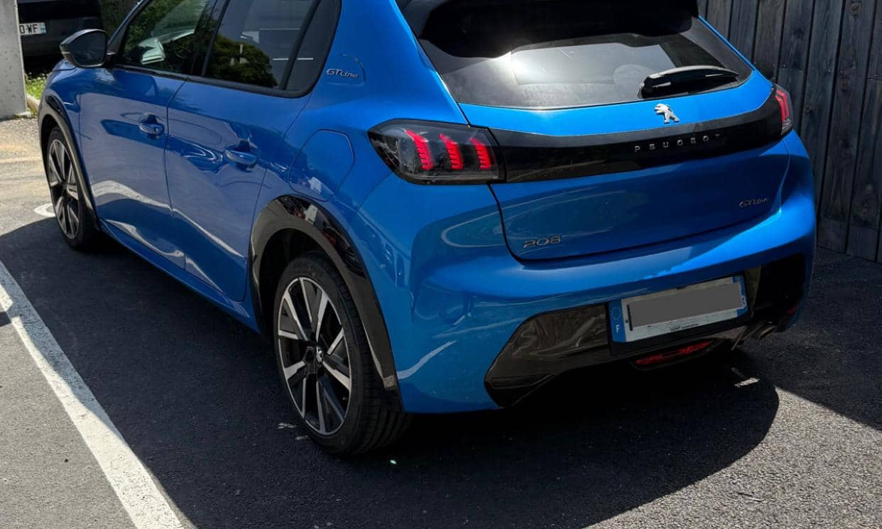 Peugeot 208 — photo 2