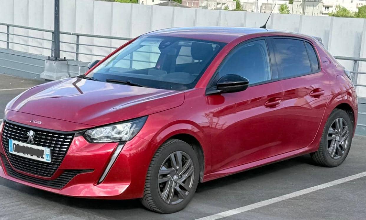 Peugeot 208 — photo 2
