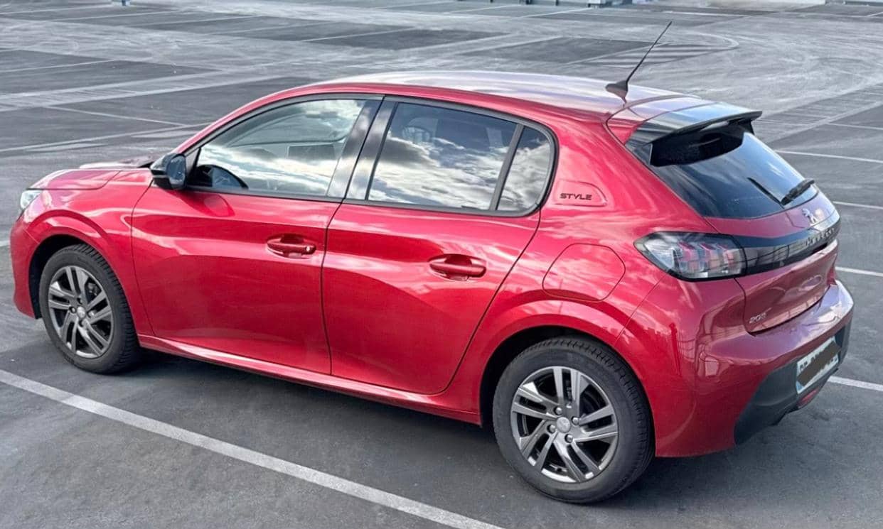 Peugeot 208 — photo 3