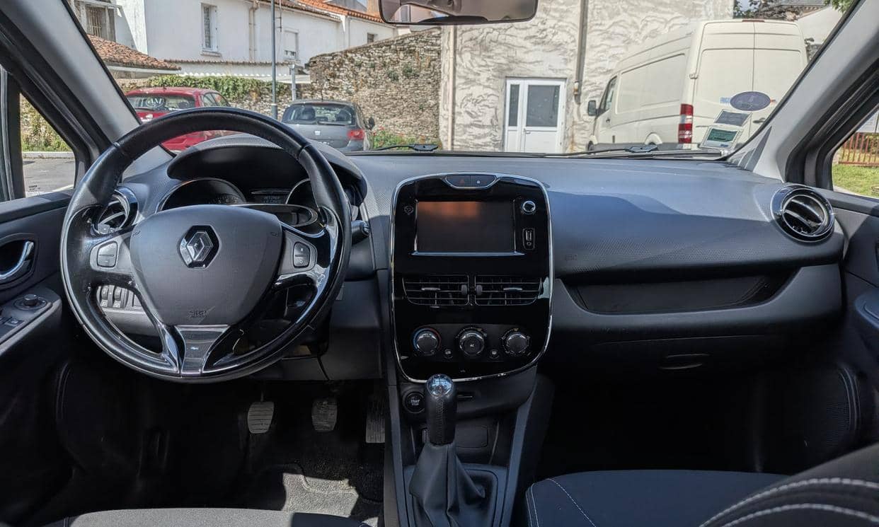 Renault CLIO IV — photo 7
