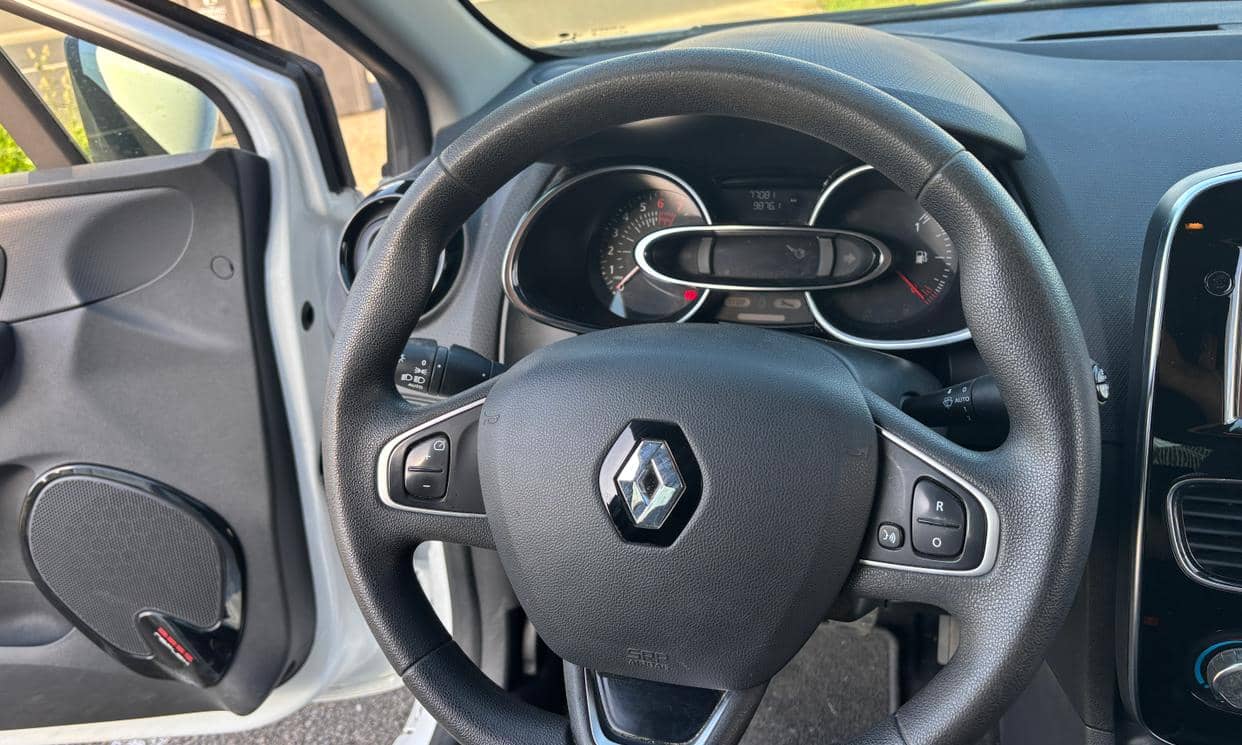 Renault CLIO IV — photo 12