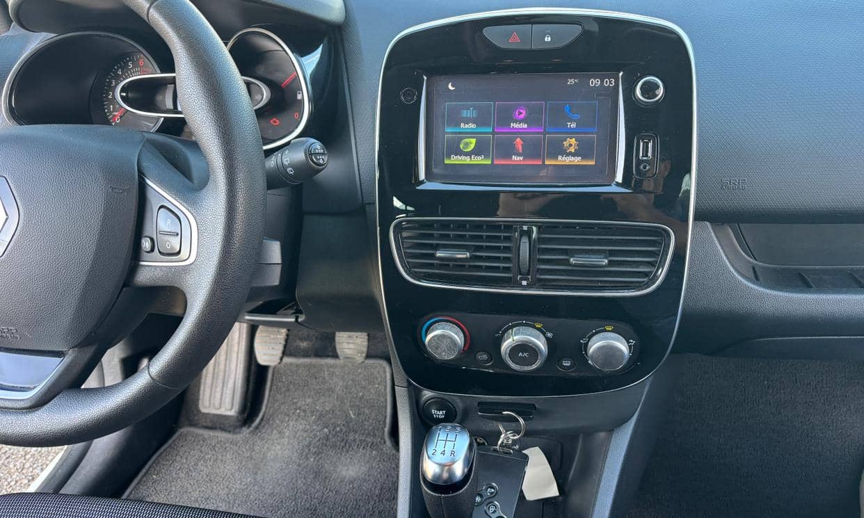 Renault CLIO IV — photo 14