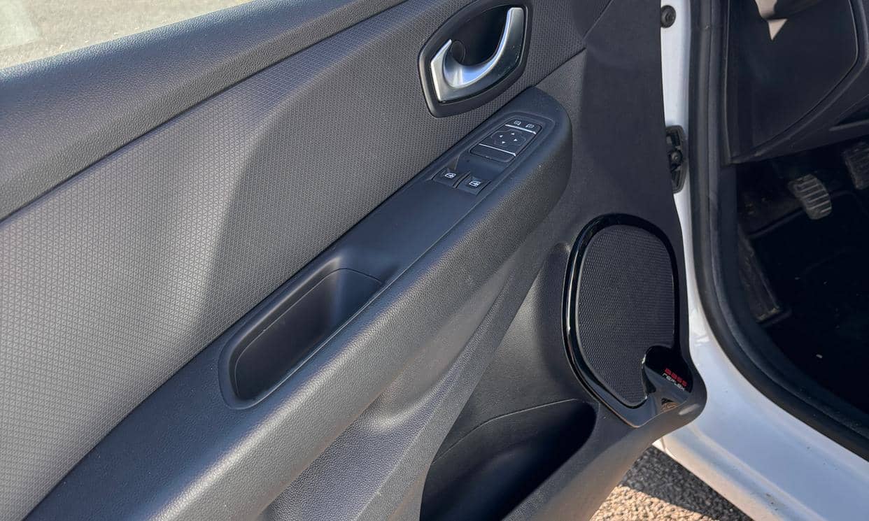 Renault CLIO IV — photo 16