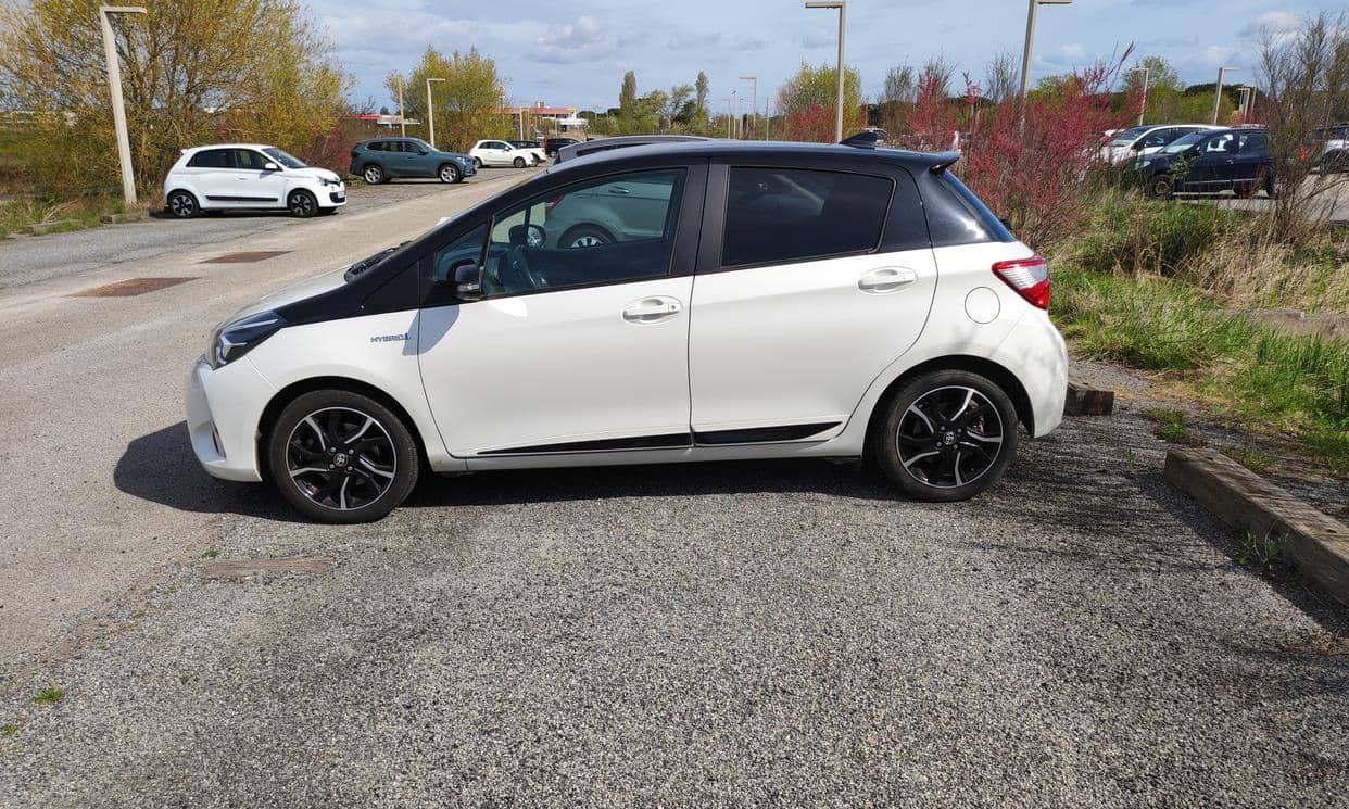 Toyota YARIS — photo 2