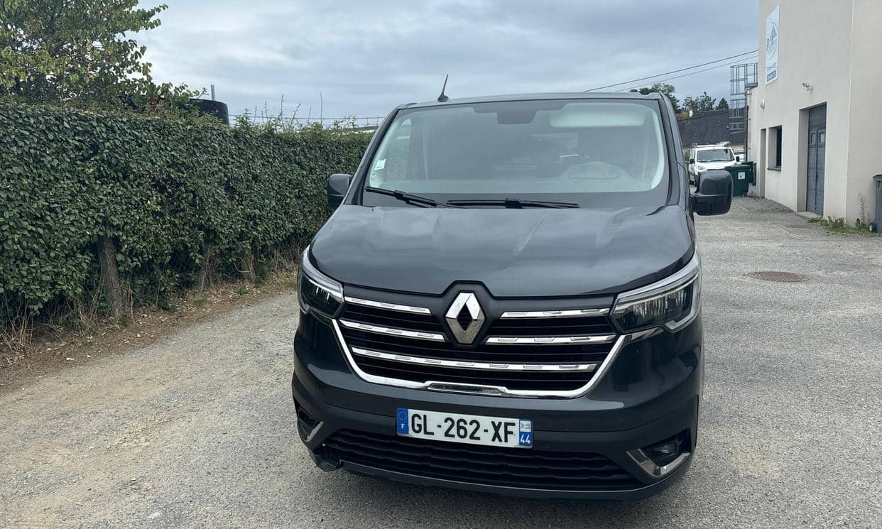 Renault TRAFIC III — photo 2