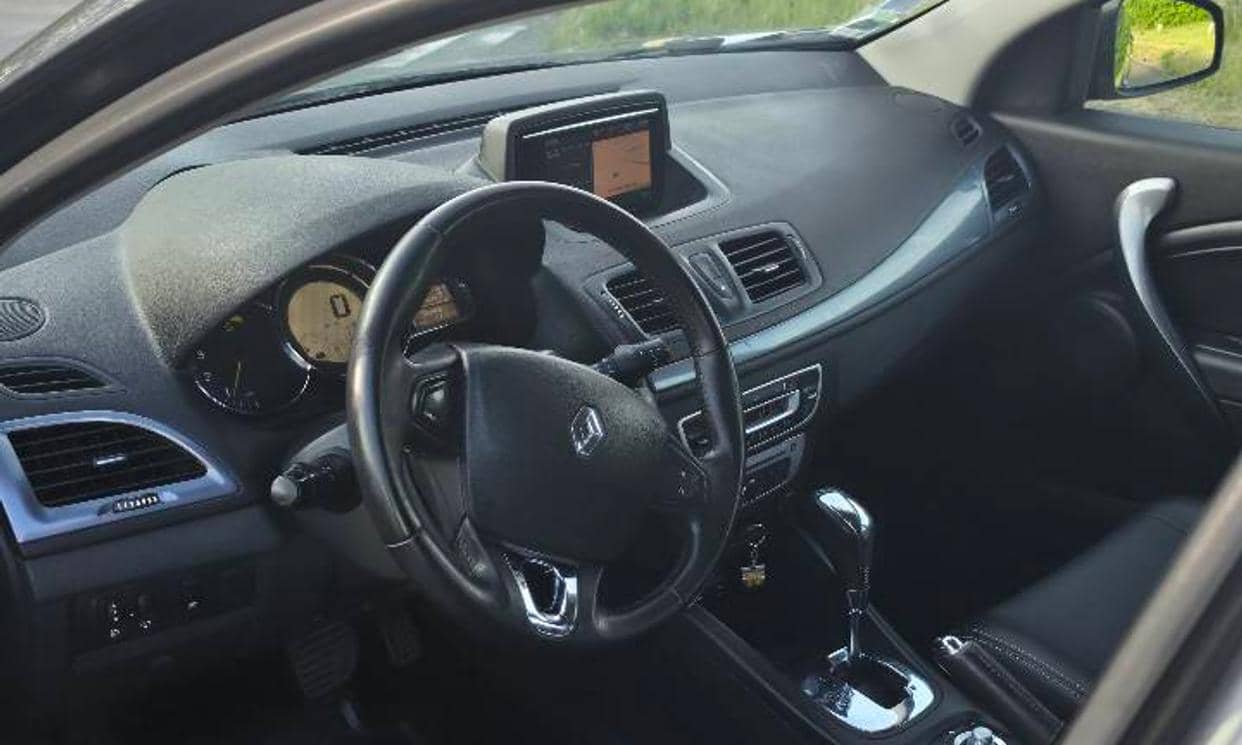 Renault MEGANE III — photo 12