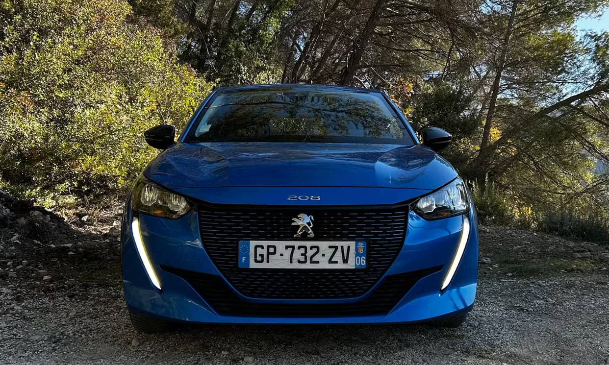 Peugeot 208 — photo 3