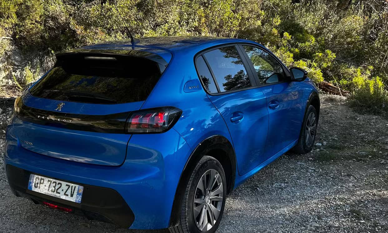 Peugeot 208 — photo 4