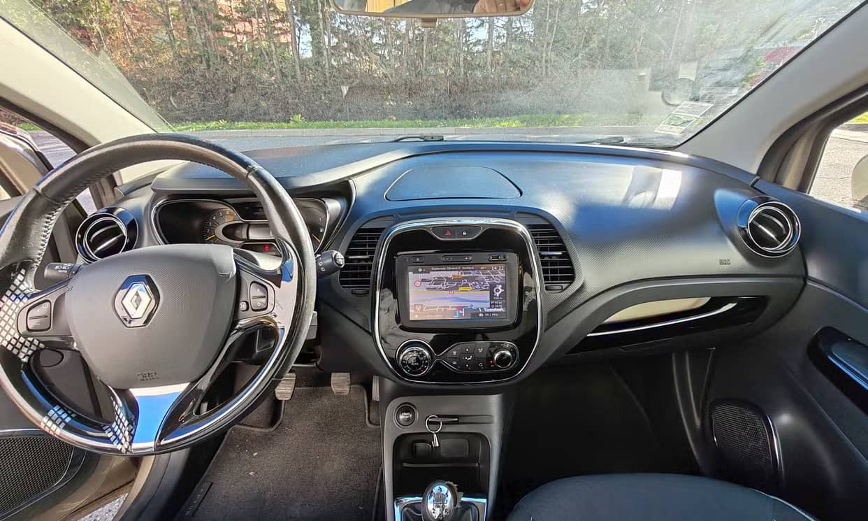 Renault CAPTUR — photo 2