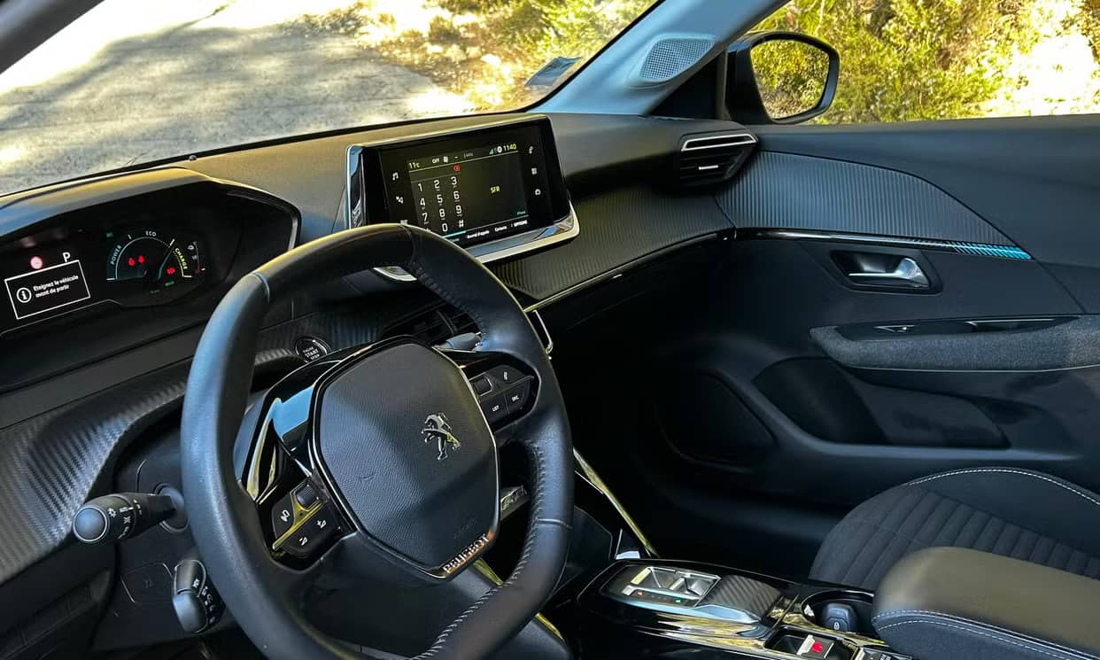 Peugeot 208 — photo 6