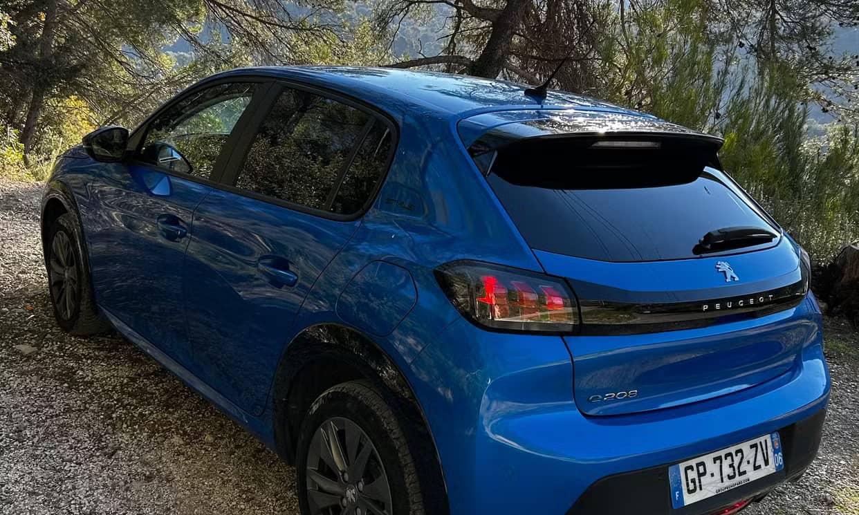 Peugeot 208 — photo 10