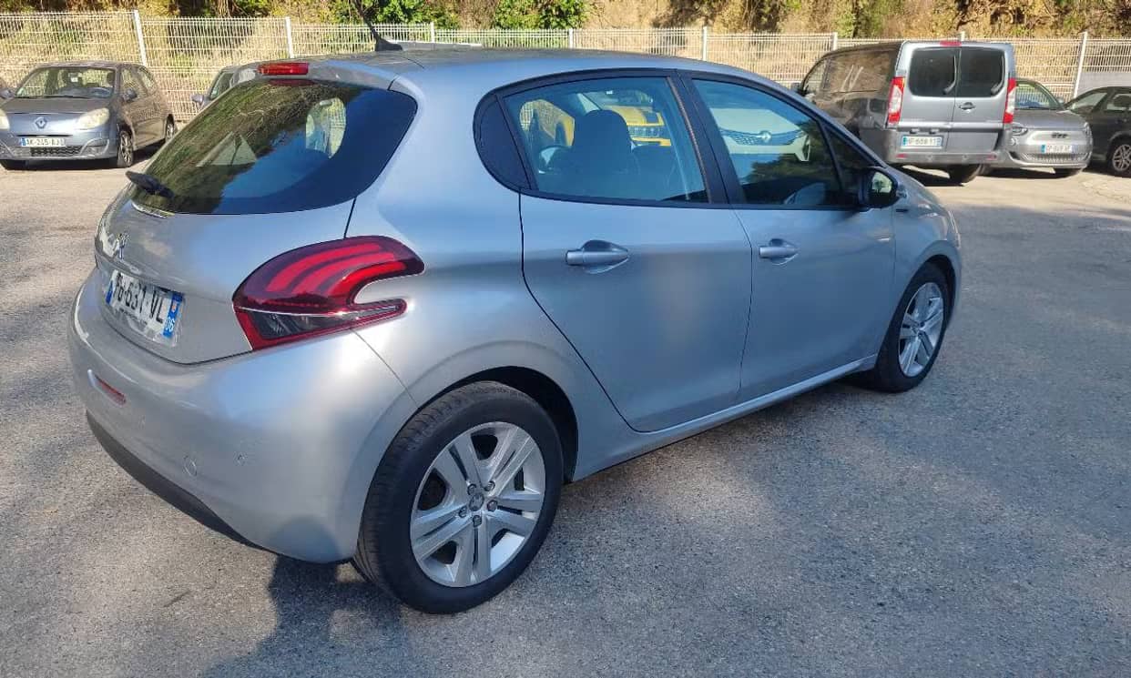 Peugeot 208 — photo 3